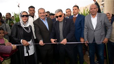 محافظ الإسماعيلية يفتتح سوق اليوم الواحد في مدينة المستقبل