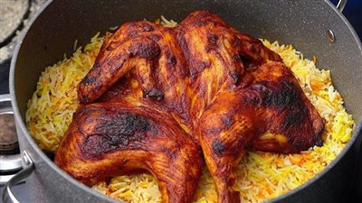 طريقة عمل المندي بالدجاج مع سلطة الدقوس.. وصفة المطاعم اليمنية