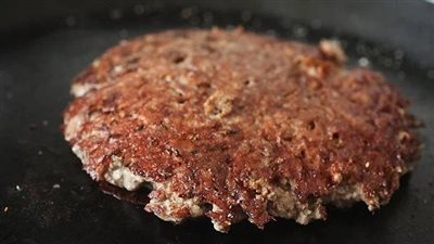 سر نجاحه.. مطعم أمريكي يقلي البرجر في نفس الزيت منذ أكثر من 100 عام