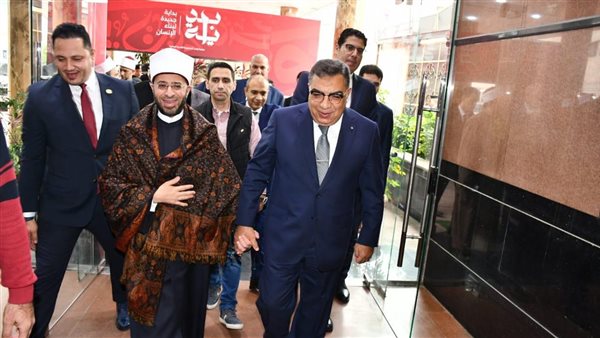 وزير الأوقاف ومحافظ