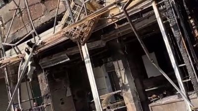 شاهد عيان على حريق مطعم تفويلة بشارع فيصل: النار امتدت لمحلين ومخزن والخسائر بالملايين| بث مباشر