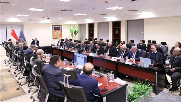 وزير الاتصالات خلال