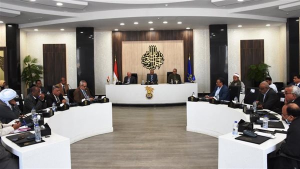 محافظ أسوان