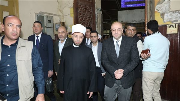 محافظ بني سويف ووزير