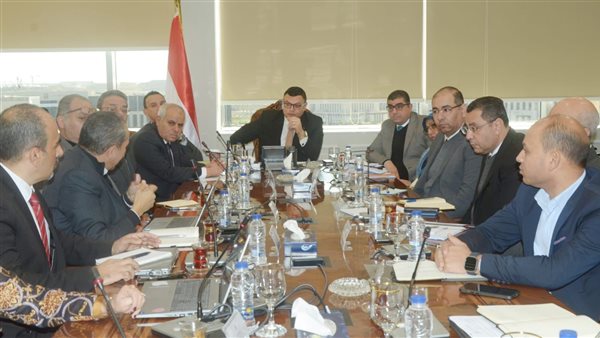 وزير الإسكان يطالب