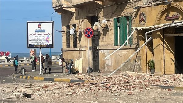 سقوط شرفتين بأحد