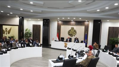 محافظ أسوان يكلف السكرتير العام ببحث المقترحات لاختيار مواقع لإقامة وحدات سكنية ضمن مبادرة سكن لكل المصريين 