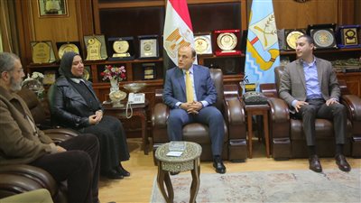 محافظ كفر الشيخ يستقبل رئيس جهاز تنمية التجارة الداخلية لبحث إنشاء مناطق لوجستية على 20 فدانا 
