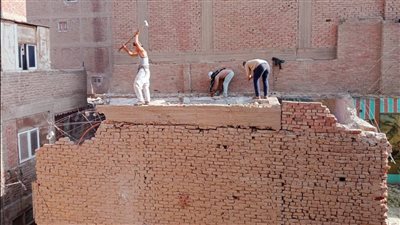 محافظة الجيزة تزيل عقارات آيلة للسقوط بالطالبية حفاظًا على أرواح المواطنين