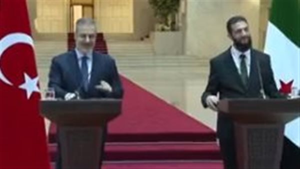 أحمد الشرع في مؤتمر