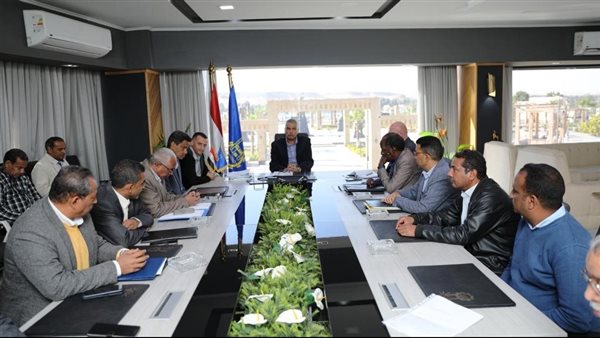 اجتماع محافظ أسوان