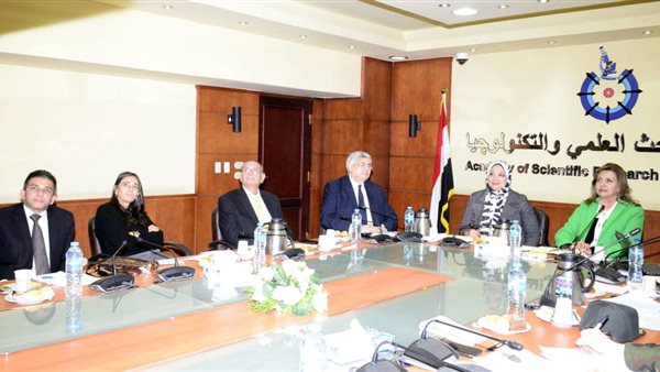 اجتماع اللجنة العليا