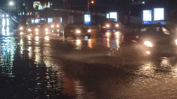 تجمعات مائية أسفل