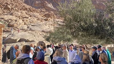 قبل الكريسماس.. إقبال كبير من السائحين على زيارة المقدسات الدينية بسانت كاترين