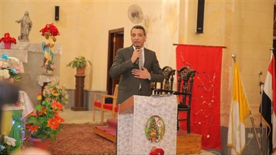 محافظ السويس يهنئ الأقباط الغربيين بعيد الميلاد المجيد