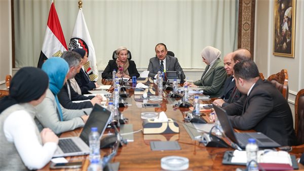 خلال الاجتماع