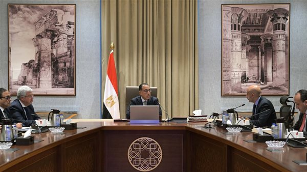 رئيس الوزراء خلال