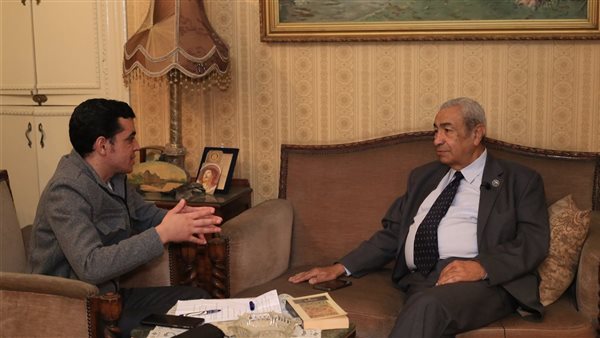 منصف نجيب مع صحفي