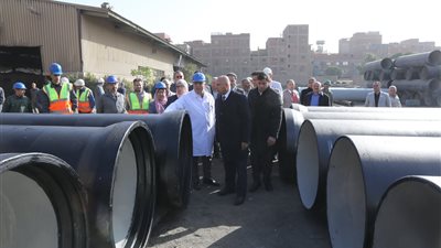وزير الصناعة يتفقد شركة النصر للمسبوكات بعد إعادة تشغيلها