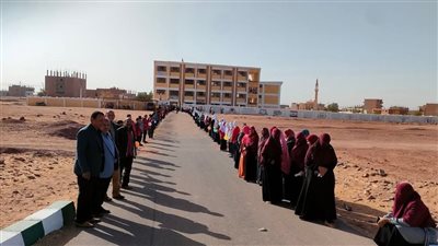  لبلوغها سن المعاش.. ممر شرفي لمديرة مدرسة بالوادي الجديد | صور