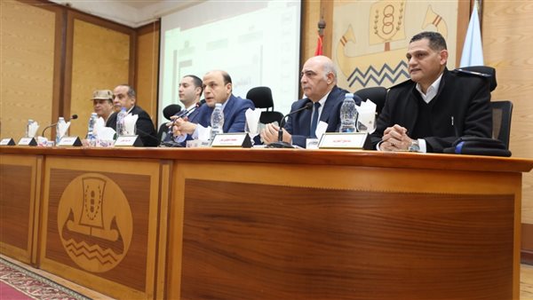 مسئولو محافظة كفر