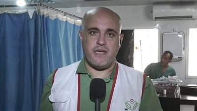 مدير مستشفى العودة بغزة يكشف تفاصيل إصابته من قوات الاحتلال: نتعرض يوميا لهجوم روبوتات| خاص