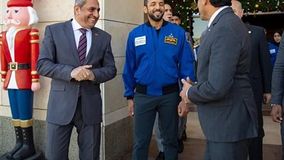 رئيس شركة العاصمة ووزير شؤون الشباب بالإمارات يبحثان آخر الاستعدادات لماراثون زايد الخيري