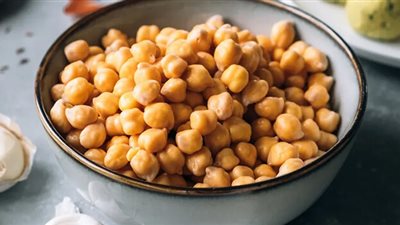 يساعد على تنظيم مستويات السكر.. فوائد تناول الحمص