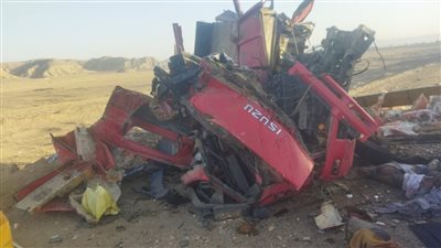 ارتفاع حادث تصادم سيارتي نقل ثقيل بطريق إدفو - مرسى علم إلى 5 وفيات