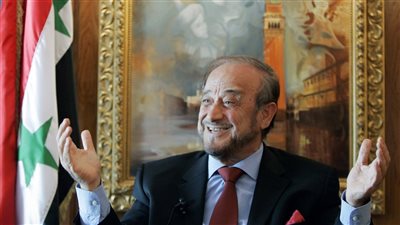 تقارير: رفعت الأسد سافر من بيروت إلى دبي.. ومصادر: السلطات اللبنانية لم تتلق طلبا من الإنتربول الدولي باعتقاله