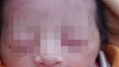 انقذتها من الكلاب الضالة.. طالبة تعثر على رضيعة ملقاة في صندوق قمامة بالمنيا