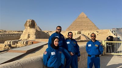 وزير الشباب الإماراتي ووفد من رواد الفضاء الإماراتيين يزورون أهرامات الجيزة