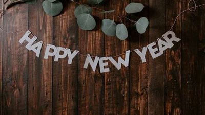 الإفتاء: تبادل التهنئة في بداية السنة الميلادية الجديدة جائز شرعا ولا حرج فيه