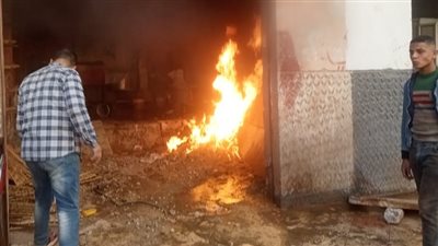 بسبب ماس كهربائي.. السيطرة على حريق بمخبز عيش سياحي في المنيا