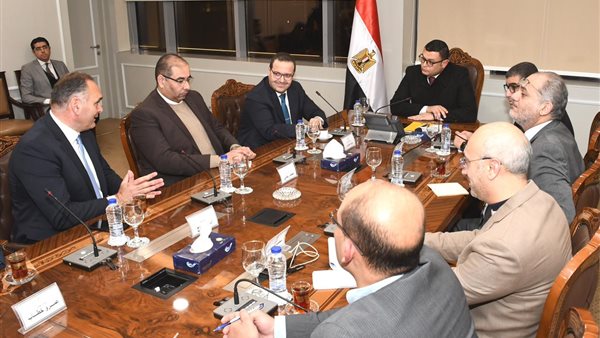 جانب من اجتماع وزير