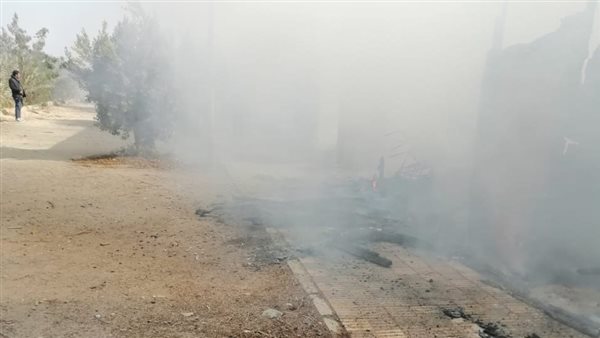 حريق داخل مخزن أخشاب