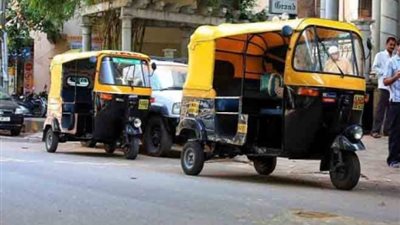 مصرع طفلة سقطت من توك توك في سوهاج