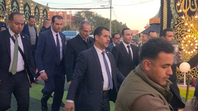 وزير الاتصالات وعدد من المسؤولين يقدمون واجب العزاء في وفاة والدة النائب أحمد بدوي 