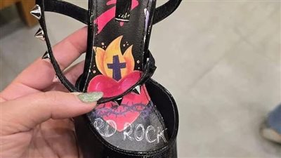 بعد التصاميم المسيئة للمسيحية.. ديجافو لـ القاهرة 24: اللي عمل كده بيتحاسب.. واللي اشترى المنتج حقه يرجعه