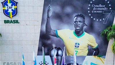 الأفضل في العالم.. الاتحاد البرازيلي يضع صورة فينيسيوس جونيور على واجهة مقره