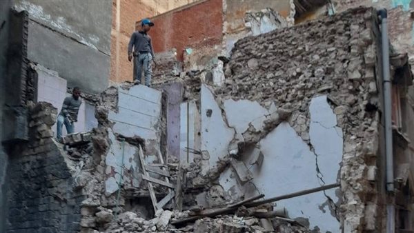 عقار آيل للسقوط