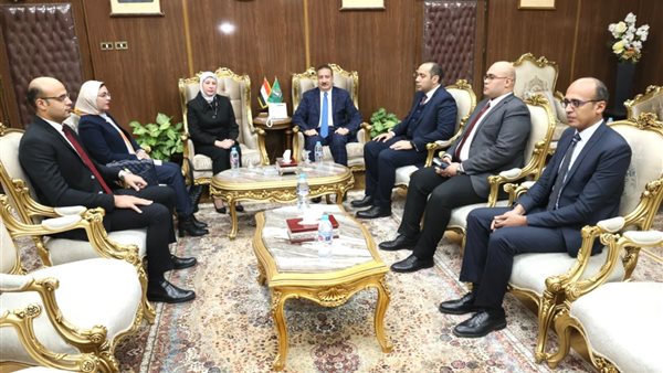 جانب من توقيع البروتوكول