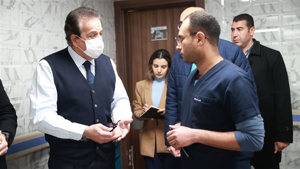 وزير الصحة والسكان،