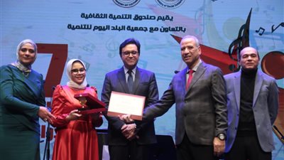 وزير الثقافة يسلم جوائز الدورة السابعة لمسابقة الصوت الذهبي لذوي القدرات الخاصة