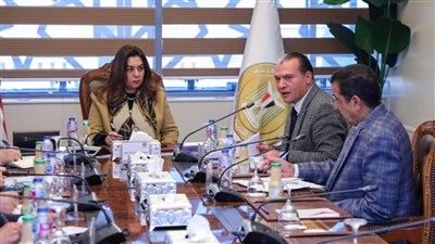 وزيرة التنمية المحلية تتابع جهود توفير السلع الغذائية للمواطنين بأسعار مخفضة بالإسكندرية