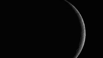 خلال الساعات المقبلة.. ظاهرة قمرية نادرة تزين سماء العالم 