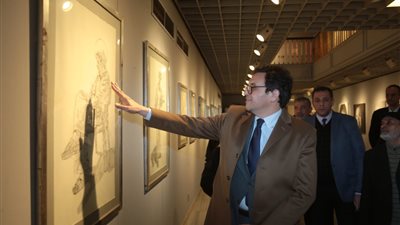 وزير الثقافة يفتتح معرض الماضي والحاضر للفنان علاء حجازي بدار الأوبرا| صور