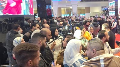 استياء الحضور من سوء تنظيم العرض الخاص لـ فيلم المستريحة بطولة بيومي فؤاد وليلى علوي| صور