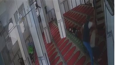 استغل انشغالهم بالصلاة..حبس شخص سرق لاب توب مندوب من مسجد بالشرقية