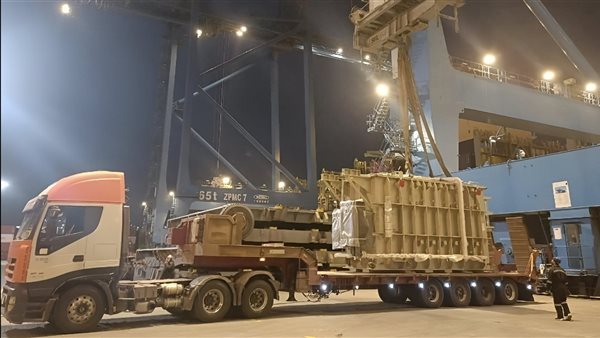 جانب من أعمال الشحن